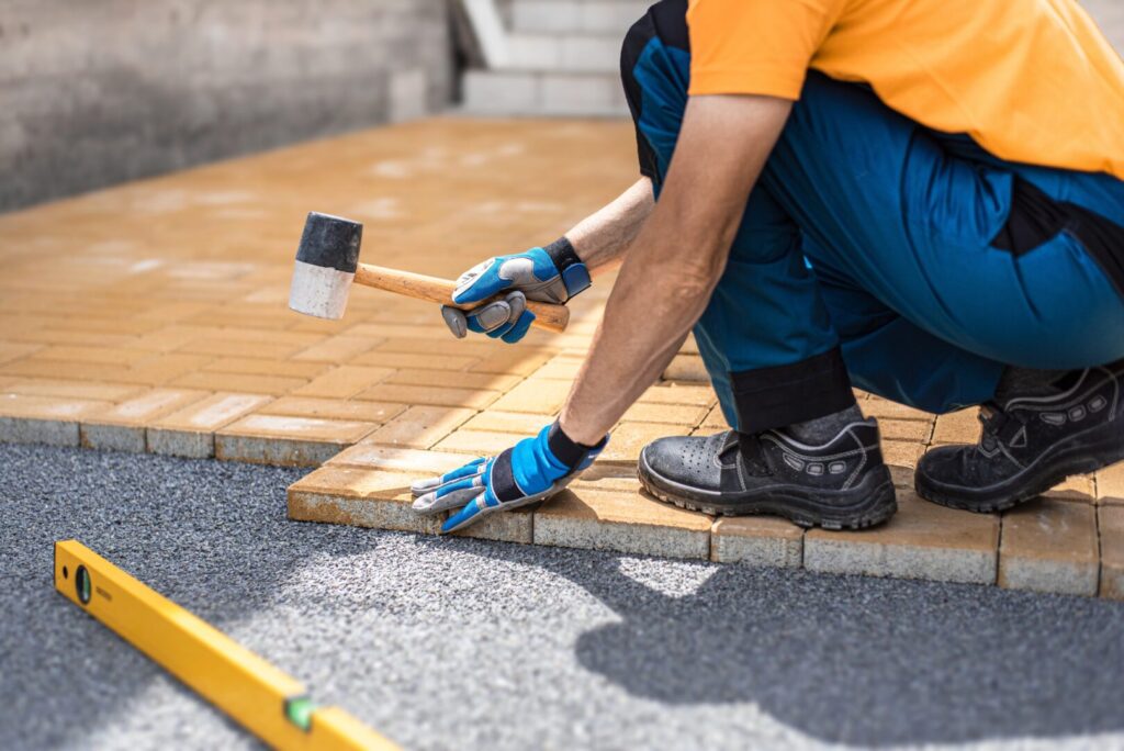 Pokládka zámkovej dlažby